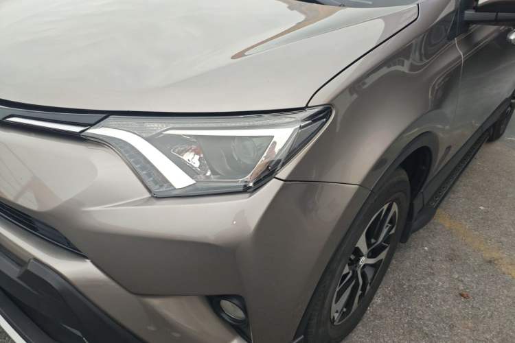 Used Toyota RAV4 2016 2.0L CVT Two-Wheel Drive Fashion Edition China V Standard