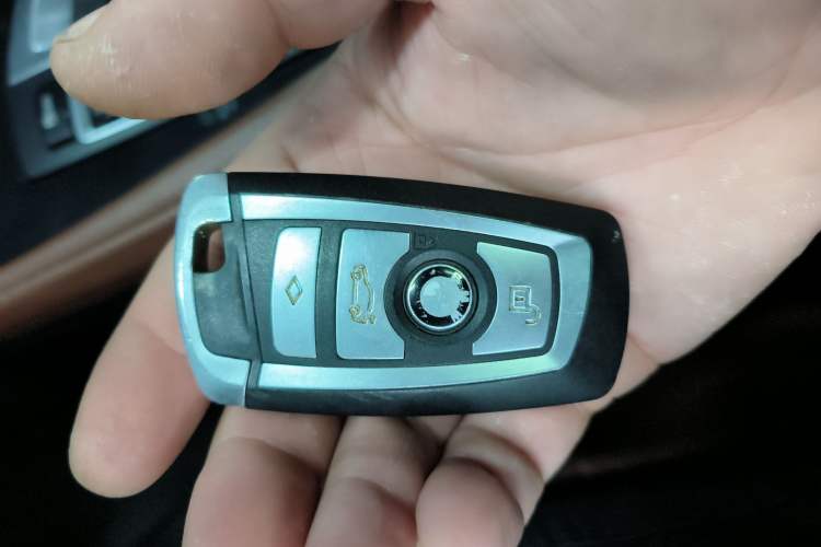 Used BMW 5 Series 2014 520Li Elegant Model
