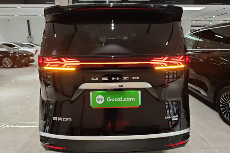 Used Denza D9 2025 DM-i Intelligent Drive 1020 Four-Wheel Drive Flagship Model