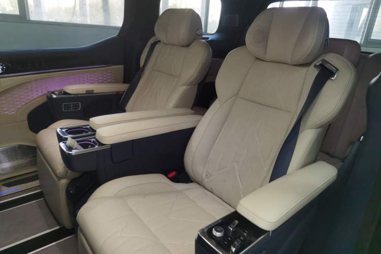 Used Zeekr 009 2024 Six-Seat Executive Version 4WD 108 kWh
