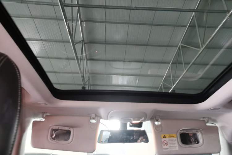 Used  Renegade 2018 Connected Large Screen Version 180T Automatic High-Energy Edition
