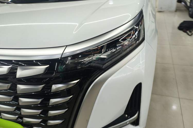 Used Denza D9 2022 DM-i 970 Four-Wheel Drive Flagship Model
