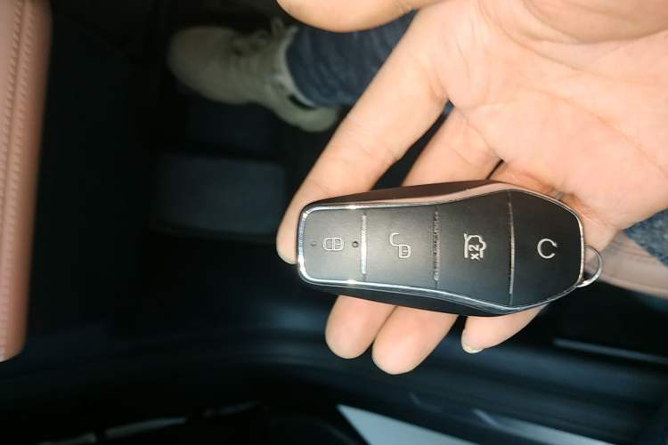 Used BYD Song L EV 2025 Intelligent Driving Version 662 km LiDAR Excellence Edition
