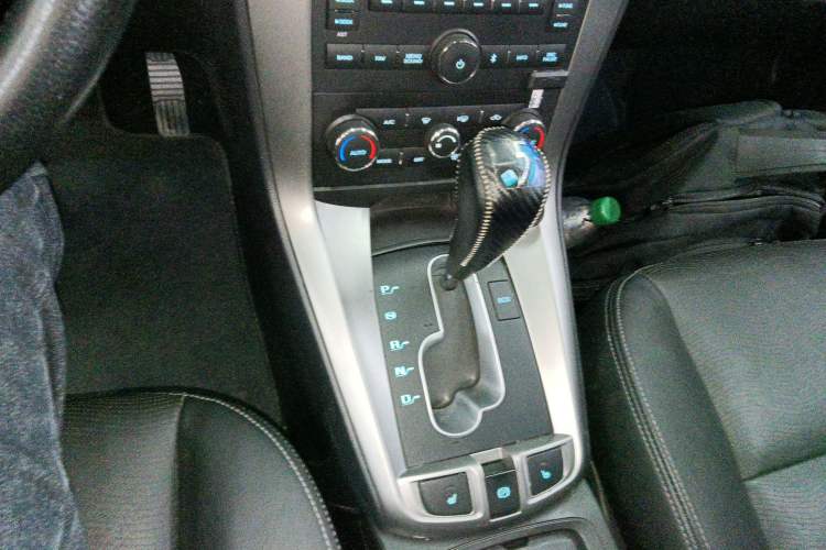 Used Chevrolet Captiva 2015 2.4L 4x4 Flagship Edition 7-Seater
