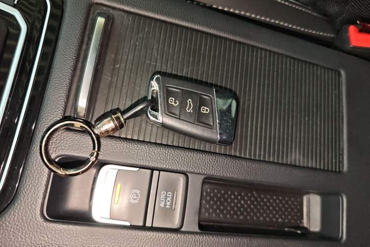 Used Volkswagen Magotan 2023 2 Million Units Limited Edition 330TSI DSG Leading Version
