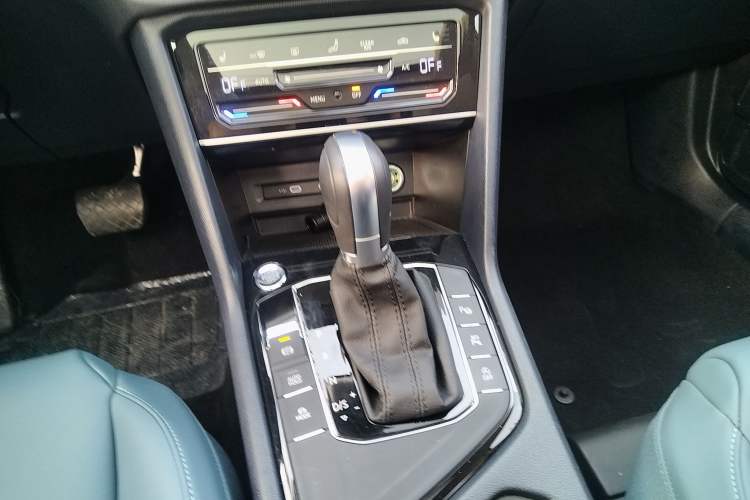 Used Volkswagen Tharu 2024 300TSI Two-Wheel-Drive Moon Luxury Edition
