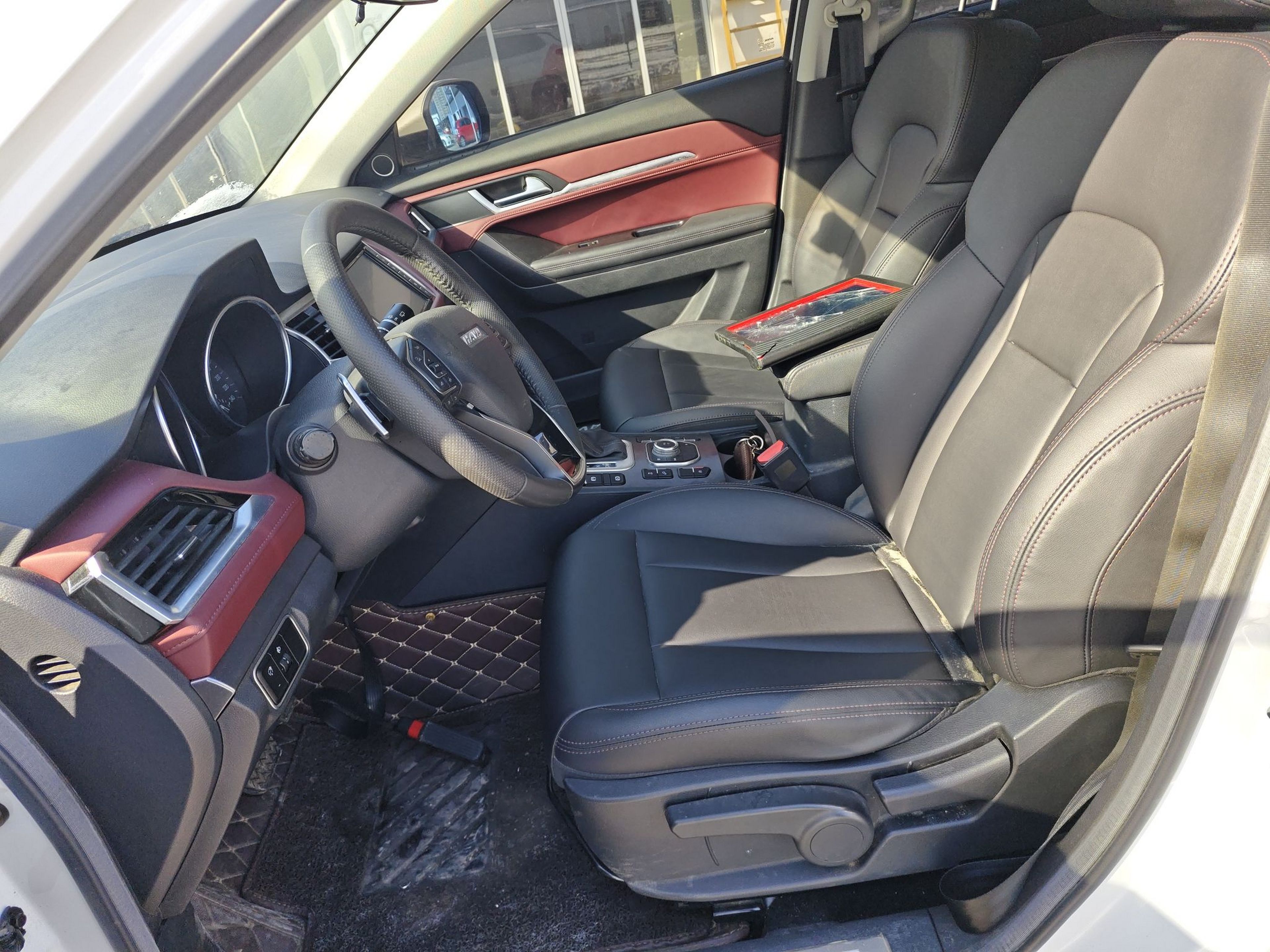 المقاعد الأمامية داخل السيارة