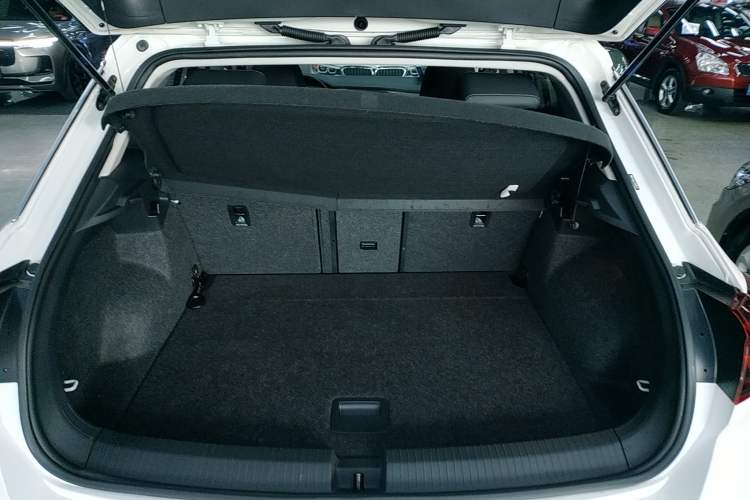 Used Volkswagen T-ROC 2018 230TSI DSG Two-Wheel Drive Advanced Version China V Standard
