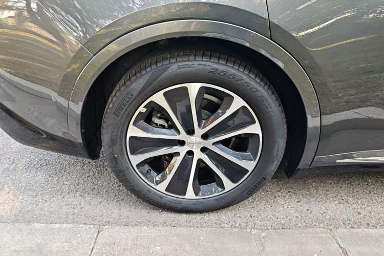 Used Hima Luxeed R7 2024 All-Electric 802 km Max
