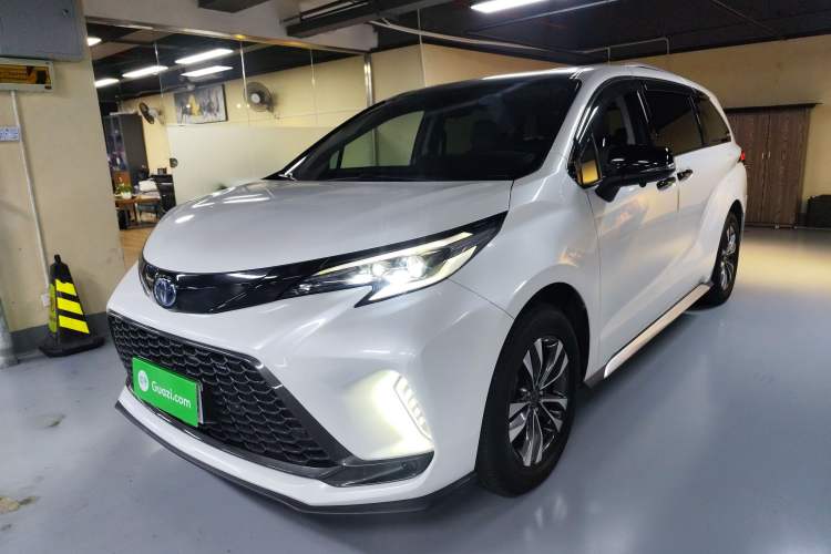 Used Toyota Granvia 2023 2.5L Hybrid Luxury Edition
