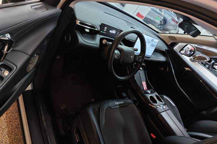 Used AION V 2024 Aion Tyrannosaurus 650 Smart Premium Edition