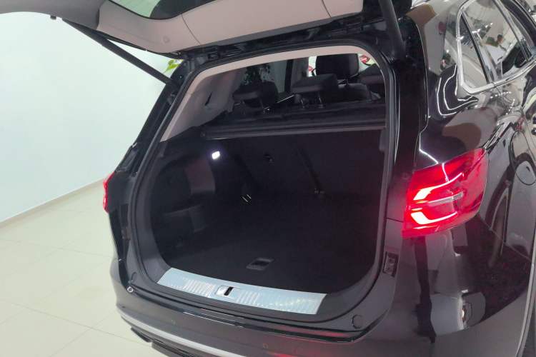 Used Hongqi HS5 2022 Facelifted Version 2.0T Smart Connect Flagship All-Wheel-Drive Edition