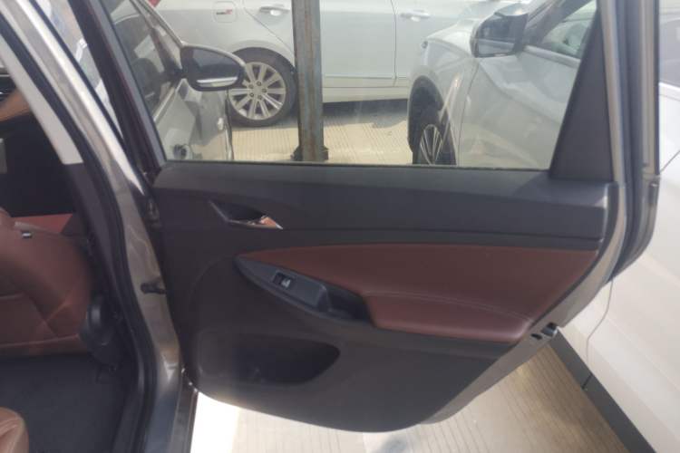 Used Buick GL6 2019 18T 6-Seater Connected Luxury Version China VI Standard