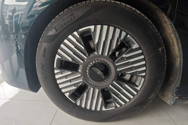 Used Geely Galaxy LEVC L380 2024 140-Degree 6-Seater All-Wheel-Drive Ultra