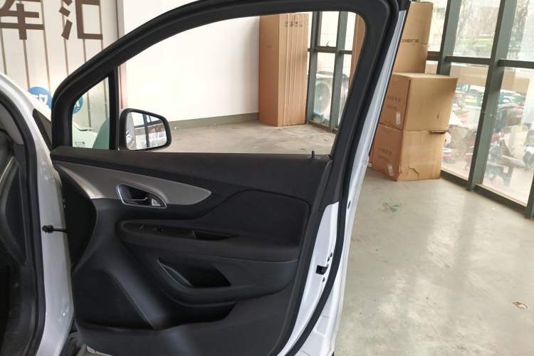 Used Buick Encore 2015 1.4T Automatic Two-Wheel Drive Urban Elite Version