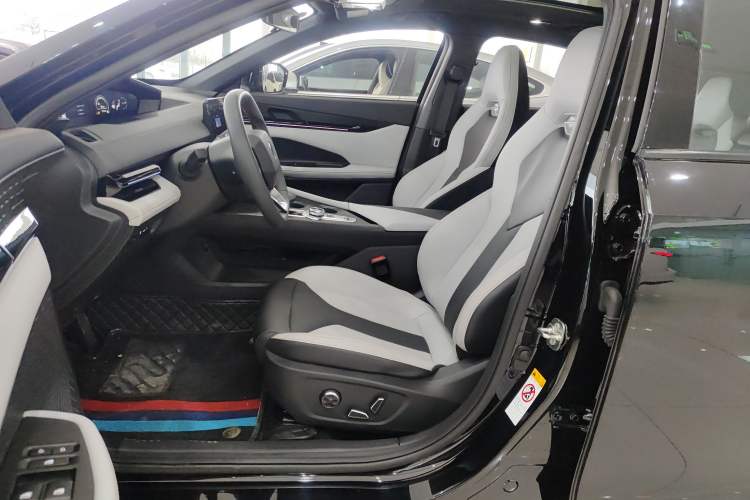 Used Changan UNI-V iDD 2024 Blue Whale Smart Electric iDD 136km Luxury Model
