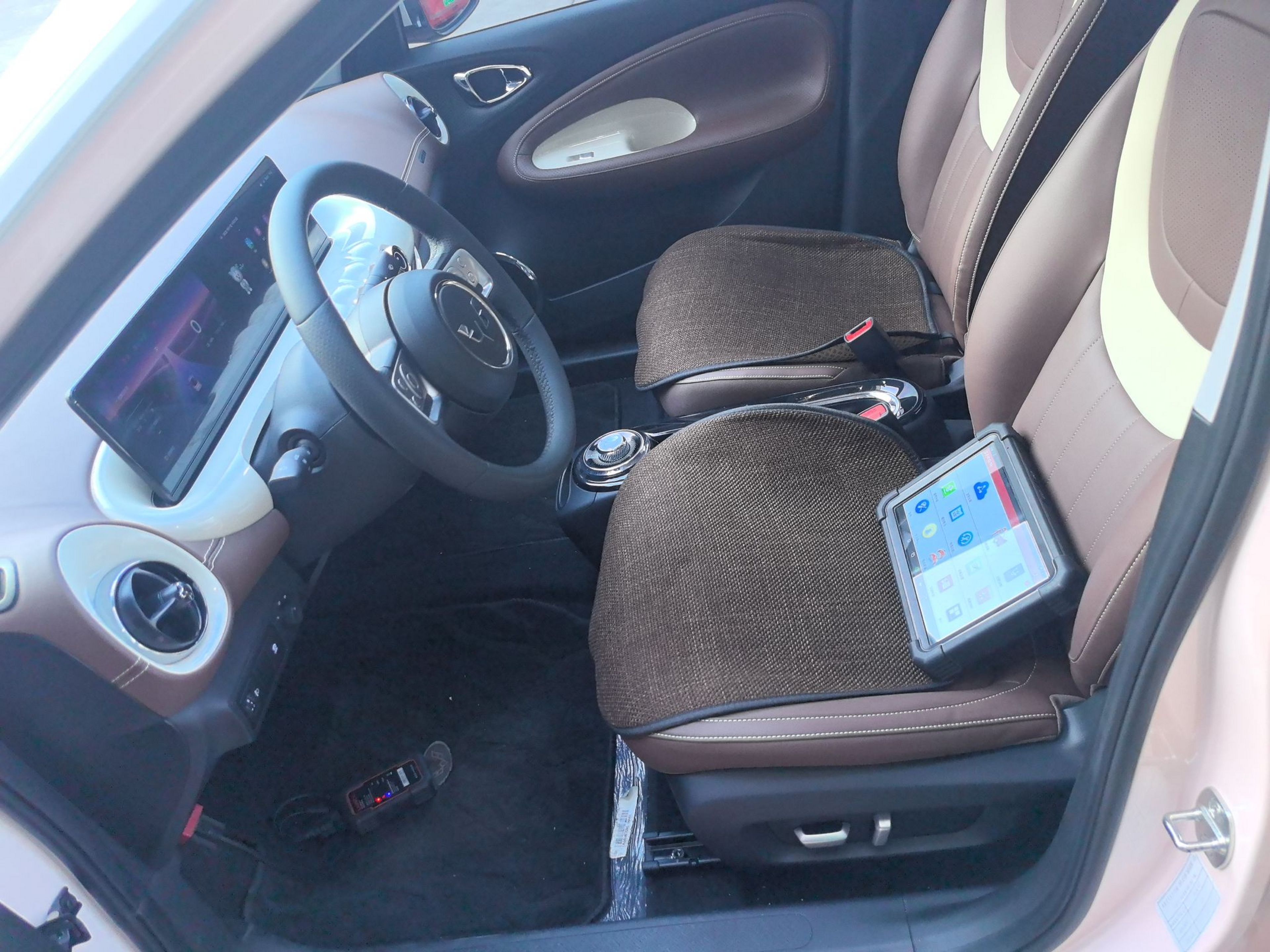 Переднее сиденье в автомобиле