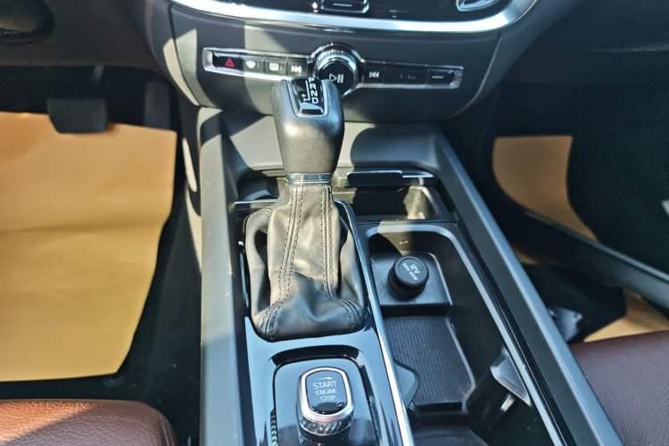 Used Volvo S60 2020 T4 Zhiyi Luxury Edition
