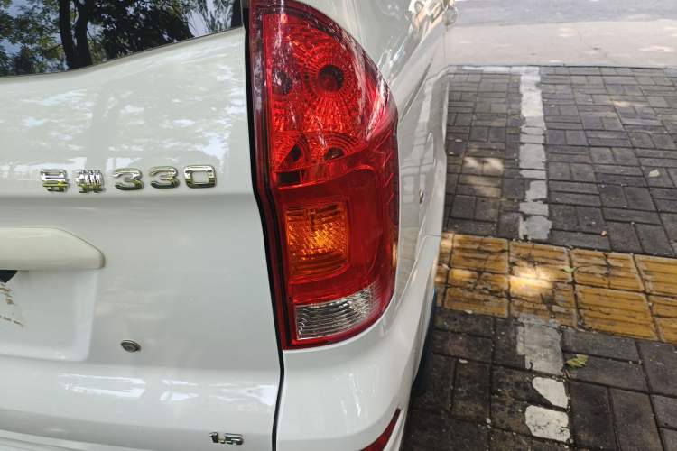 Used Dongfeng Fengon 330 2019 1.5L Manual Utility Grade I China VI
