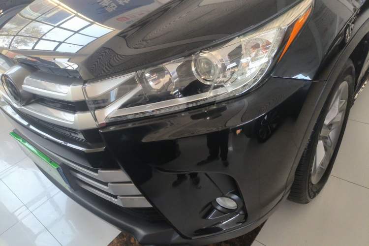 Used Toyota Highlander 2018 2.0T Four-Wheel Drive Luxury Edition 7 Seats China V Emission Standard
