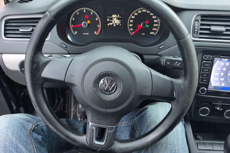 Used Volkswagen Sagitar 2014 1.6L Automatic Comfort Model
