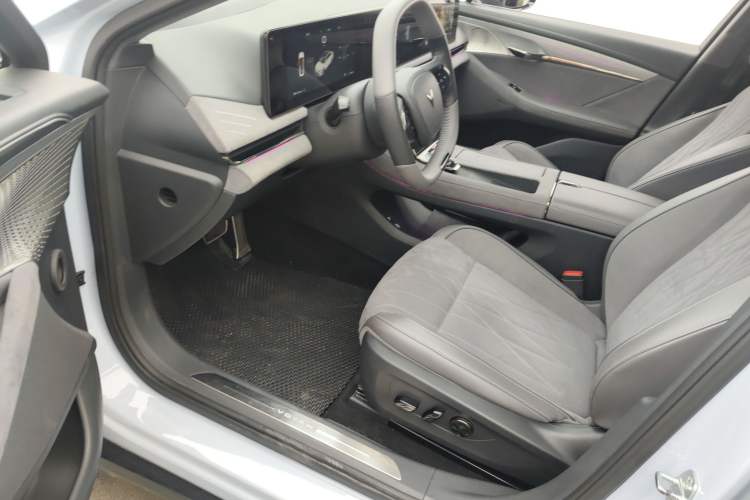 Used VOYAH PASSION 2023 Four-Wheel Drive Long-Range Version
