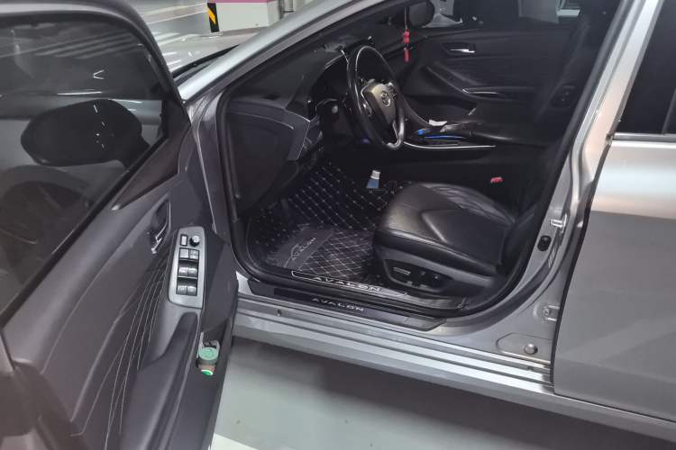 Used Toyota Avalon 2019 2.5L Touring Premium Version China VI Standard
