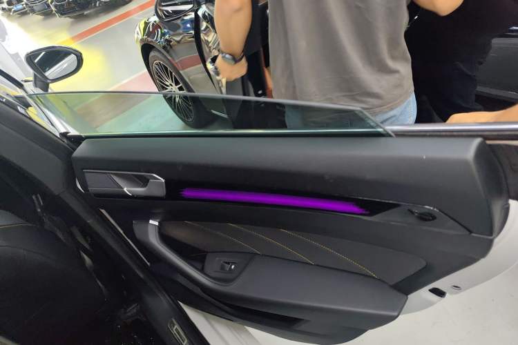 Used Volkswagen FAW-Volkswagen CC 2023 380TSI Striking Edition
