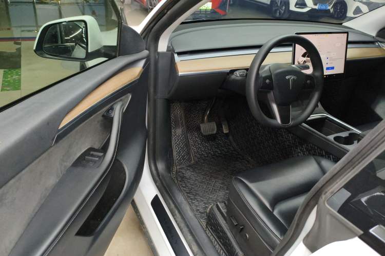 Used Tesla Model Y 2022 Rear-Wheel-Drive Version
