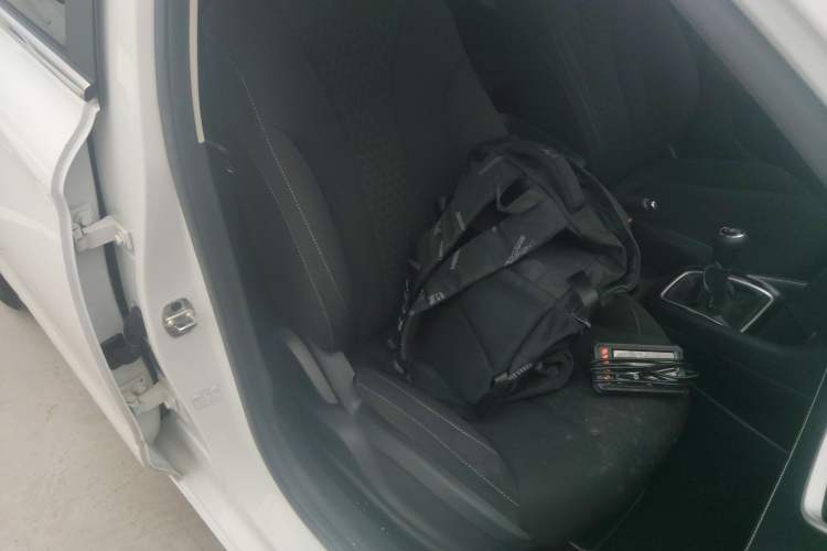 Used Roewe i5 2020 1.5L Manual 4G Connect Luxury Edition
