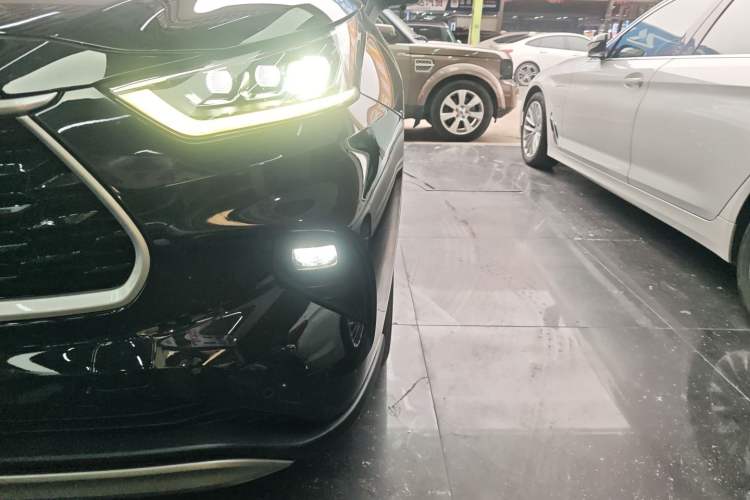 Used Toyota Highlander 2022 Dual-Engine 2.5L Four-Wheel Drive Prestige Version 7 Seats
