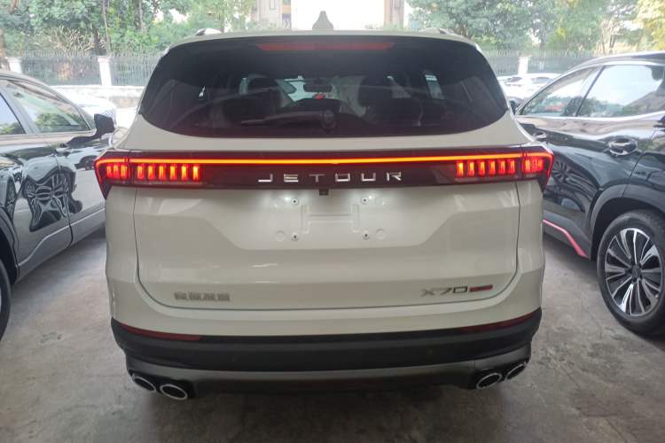 Used JETOUR X70 PLUS 2023 1.5T DCT Brave PLUS 5-Seater
