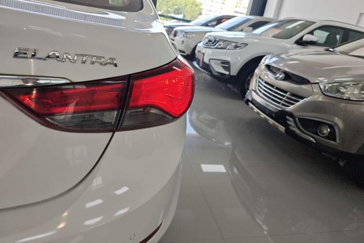 Used Hyundai Elantra 2016 1.6L Automatic Smart Version
