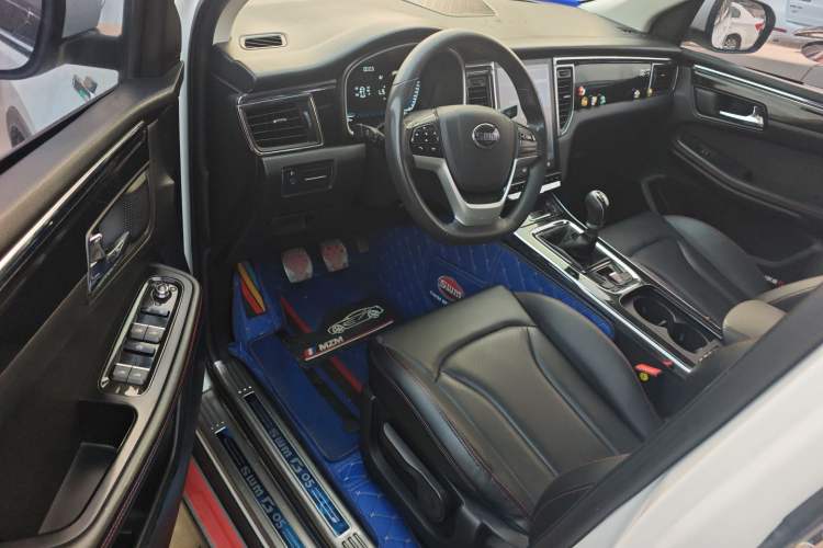 Used SWM G05 2019 2.0L Manual Luxury Edition
