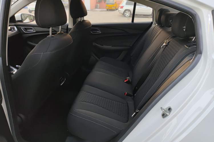 Used Roewe i5 2019 1.5L Manual 4G Connect Luxury Edition
