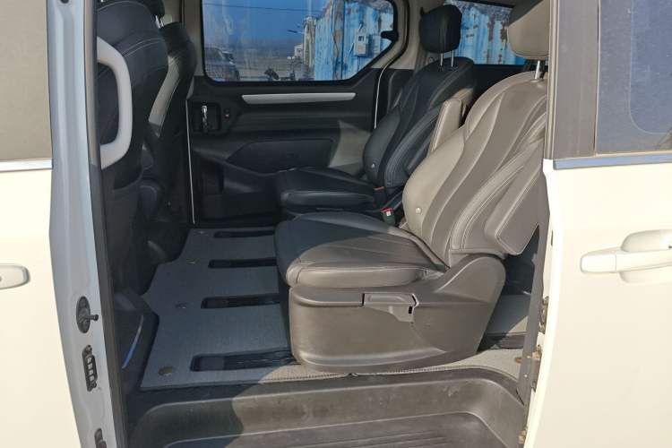 Used SAIC MAXUS G20 2023 Facelifted ES 2.0T Gasoline Automatic Value Edition