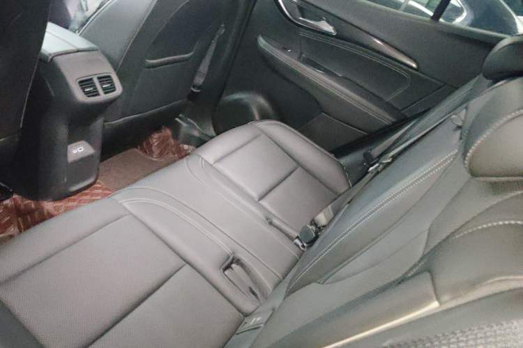 Used Buick Envision 2022 Encore S 552T Two-Wheel-Drive Luxury Model
