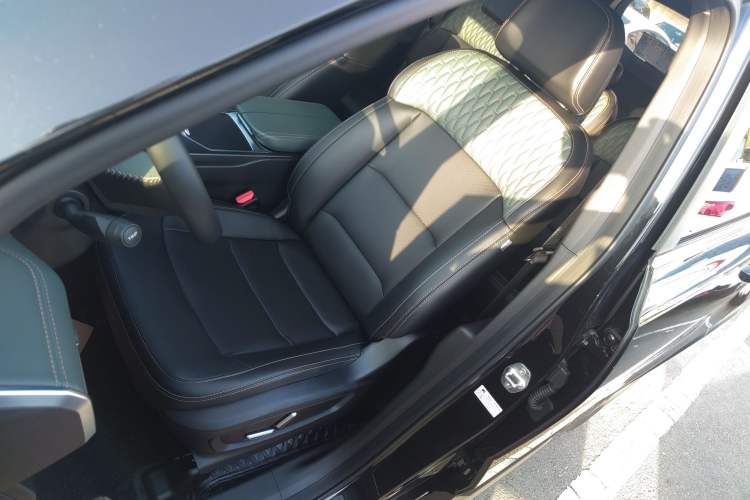 Used Geely Auto Haoyue L 2024 2.0T DCT Prestige Version
