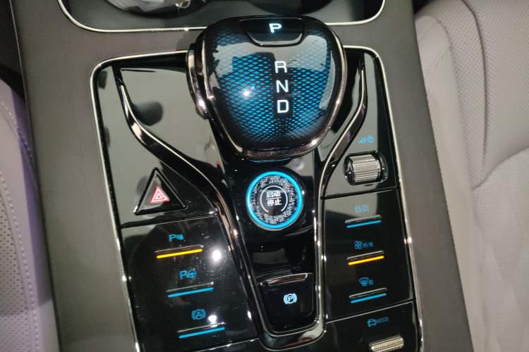 Used BYD Han 2025 DM-i Intelligent Driving Edition 125KM LiDAR Flagship Model
