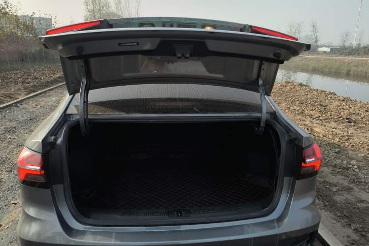 Used Roewe i5 2021 1.5L CVT Diamond Edition
