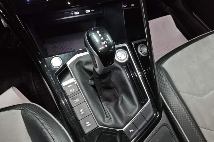 Used Volkswagen Tayron X 2020 330TSI Two-Wheel Drive Luxury Smart Connectivity Version