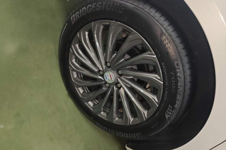 Used Buick LaCrosse 2025 28T Platinum Edition
