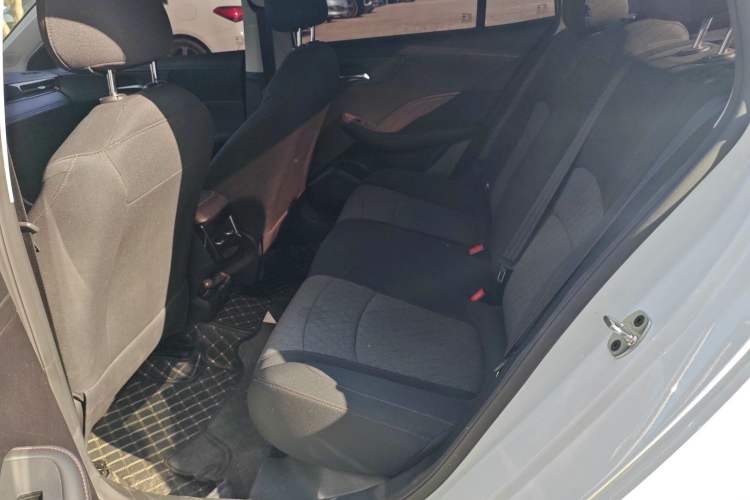 Used Roewe i5 2023 1.5L Manual Comfort Edition
