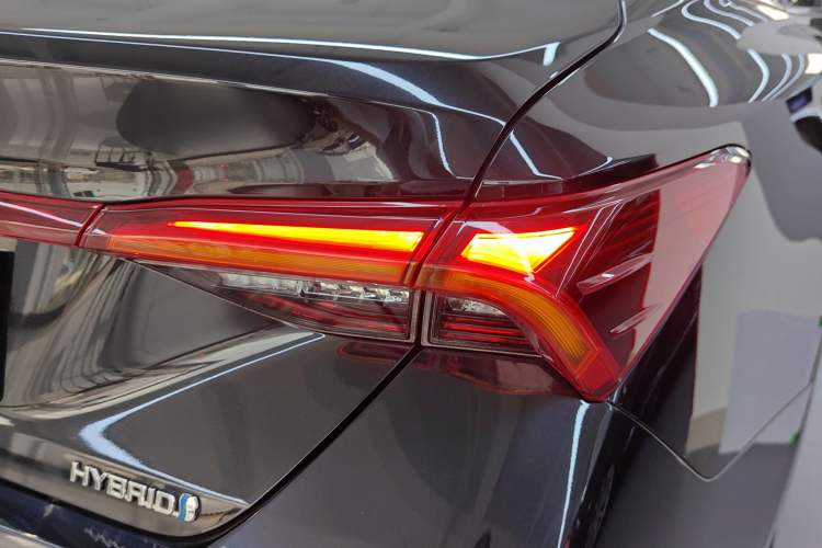 Used Toyota Avalon 2019 Dual-Engine 2.5L Luxury Edition China VI Standard