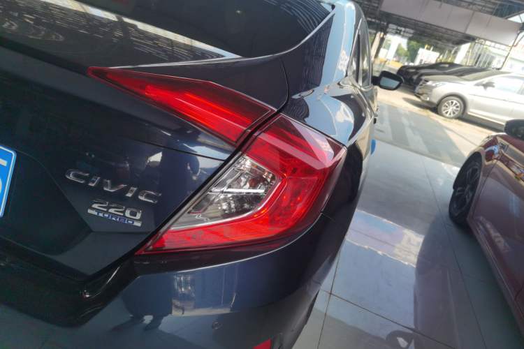 Used Honda Civic 2016 220TURBO CVT Prestige Edition
