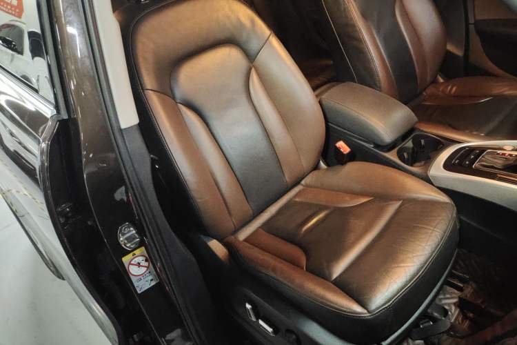 Used Audi Q5 2018 Collector's Edition 40 TFSI Technology Model
