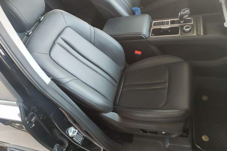 Used JMC DaDao 2023 Pursuer 2.3T Diesel Automatic 4x4 Standard-Wheel Prestige Model
