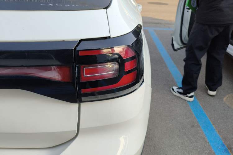 Used Volkswagen Tacqua 2021 200TSI DSG JoyConnect Edition
