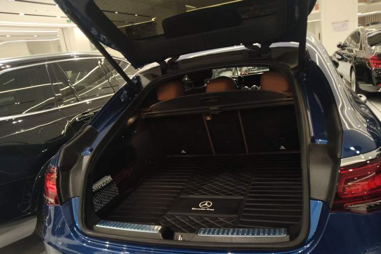 Used Mercedes-Benz GLC Coupe 2022 Refreshed GLC 300 4MATIC Coupe SUV
