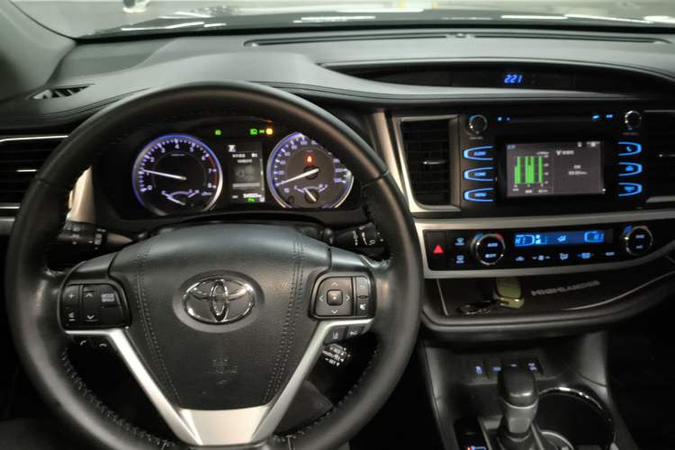 Used Toyota Highlander 2018 2.0T Four-Wheel Drive Luxury Version 7 Seats China VI Standard

